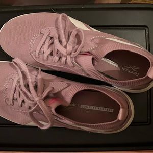 Mauve Reeboks Women’s 8